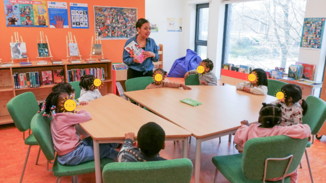 Thema lezen: wekelijks bezoek aan de schoolbibliotheek